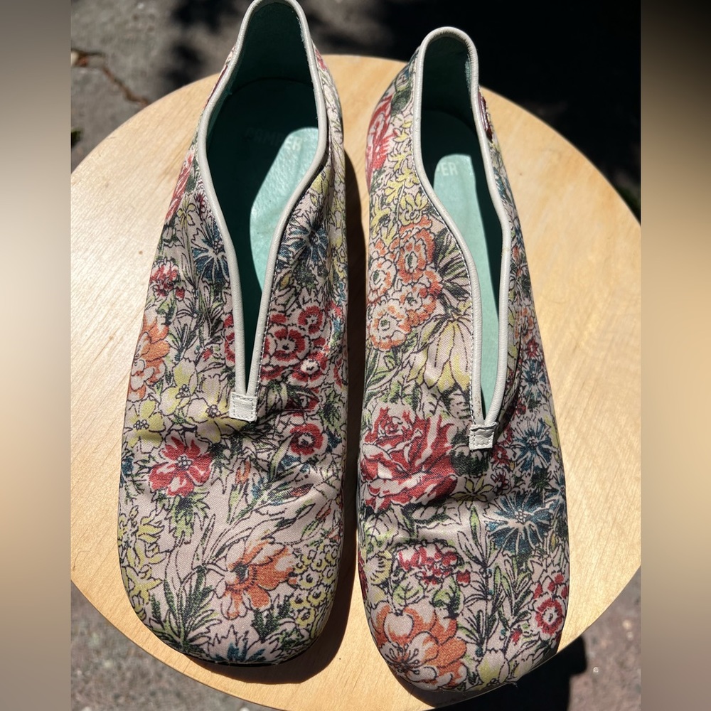 Vintage Camper Twins Floral Satin Flats Sz 9